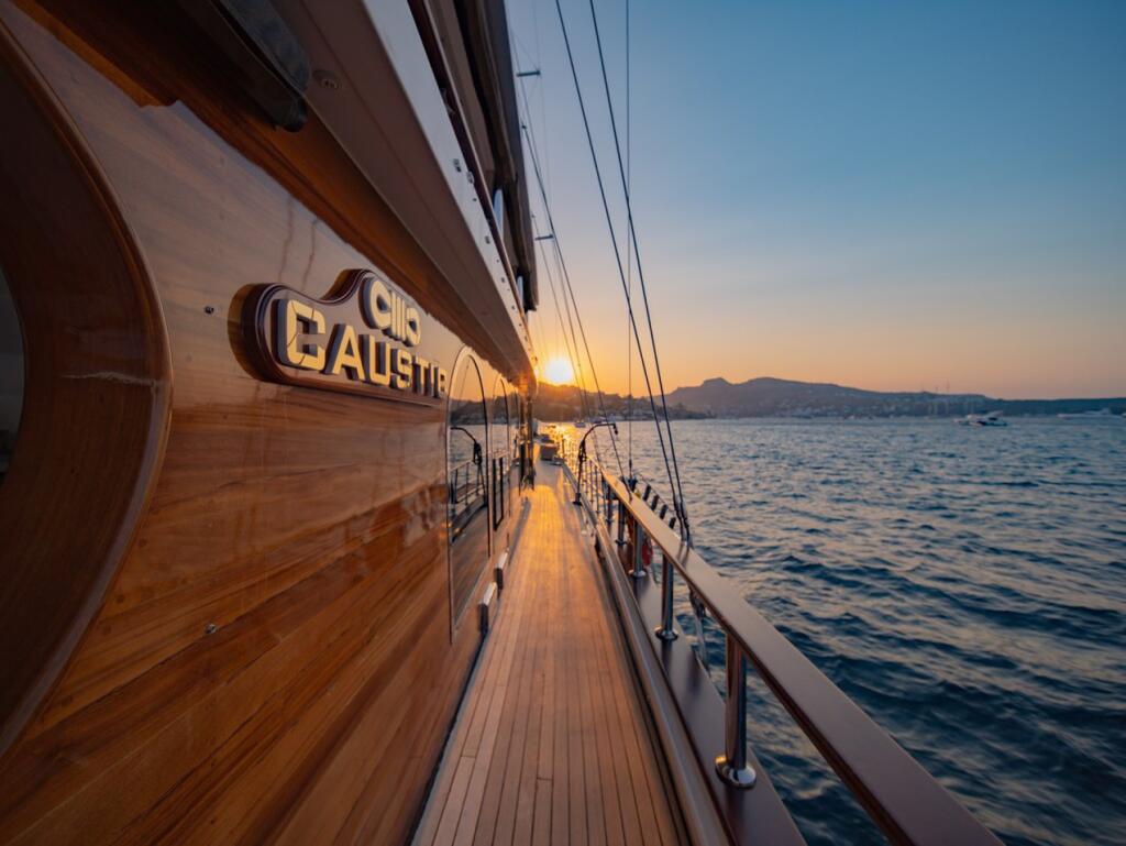 Motorsailer 