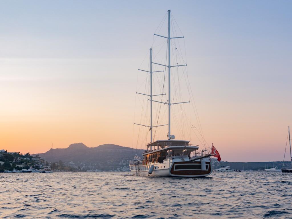 Motorsailer 