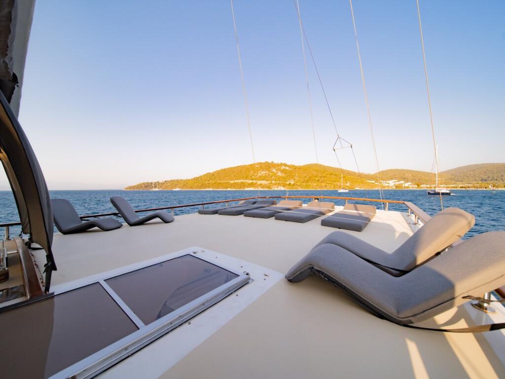 Motorsailer 