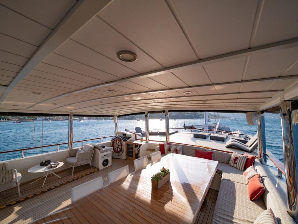 Motorsailer 