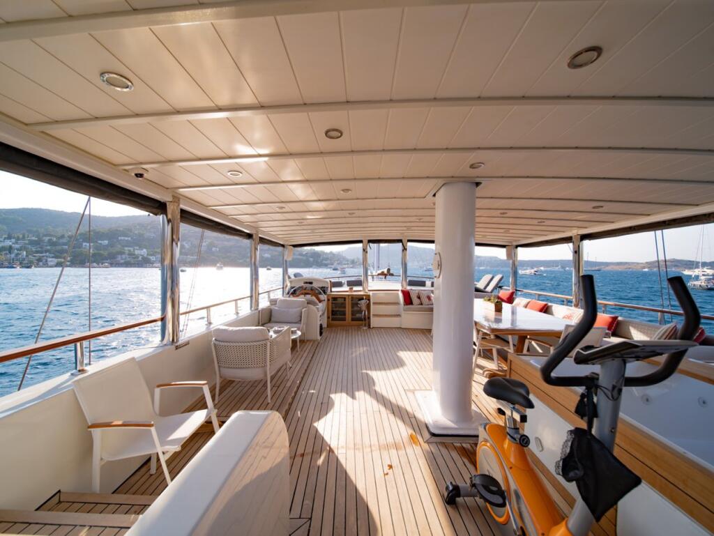 Motorsailer 