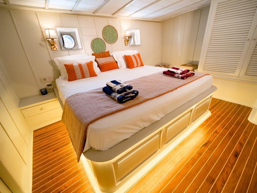 Motorsailer 