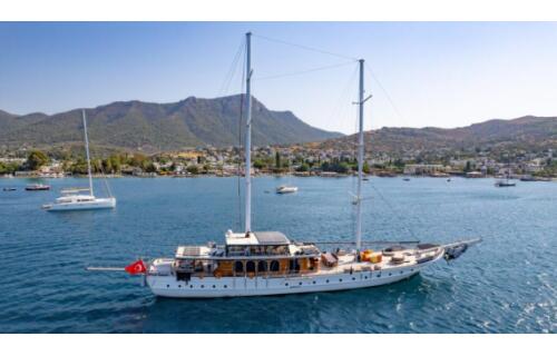 Motorsailer 