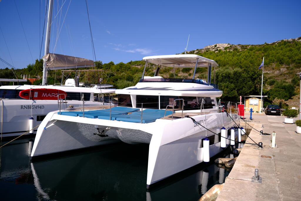 Power catamaran 