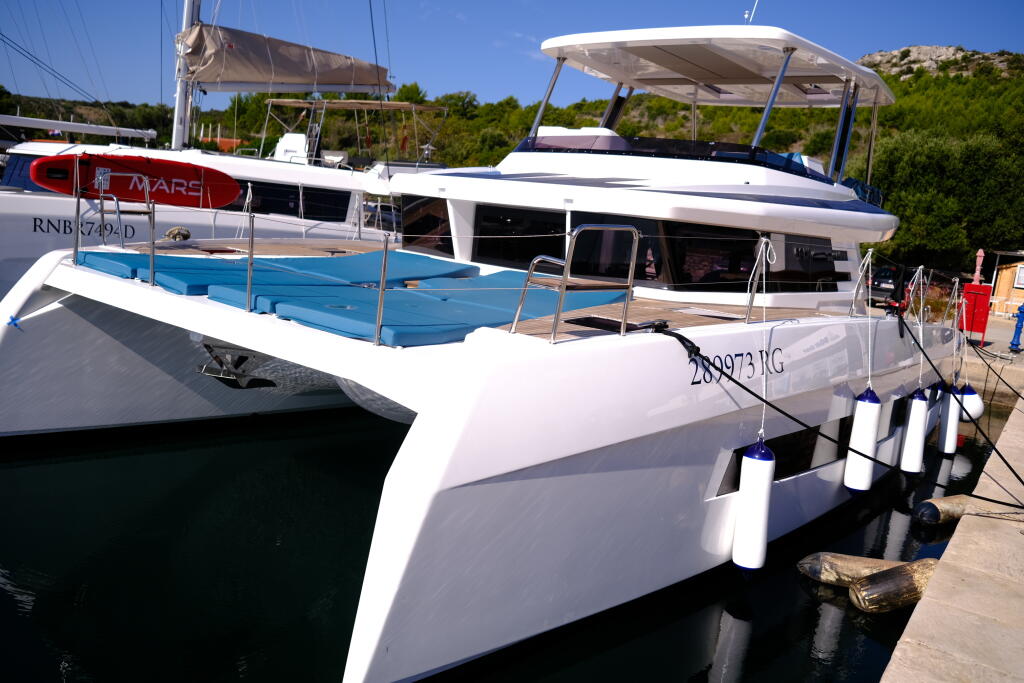 Power catamaran 