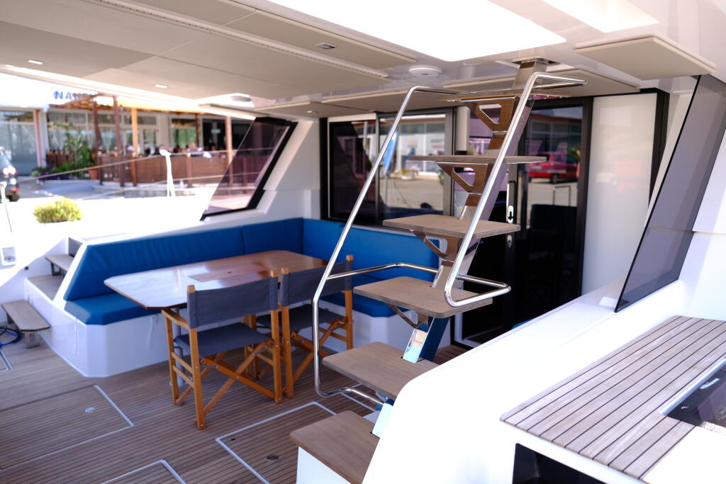 Power catamaran 