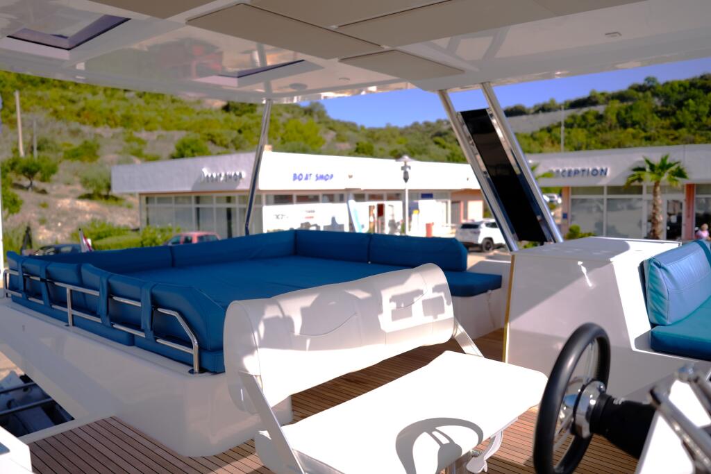 Power catamaran 