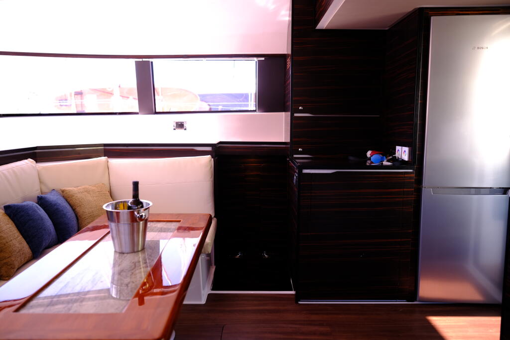 Power catamaran 