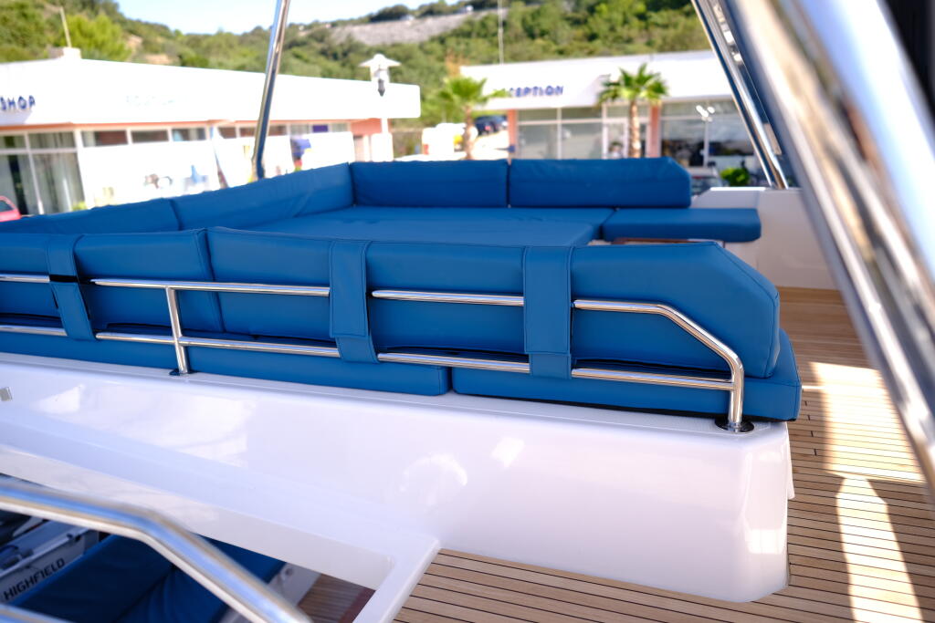 Power catamaran 