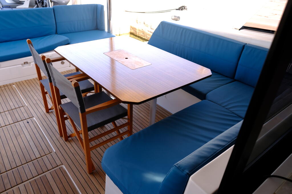 Power catamaran 
