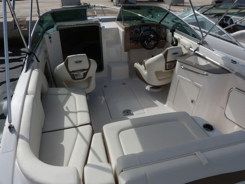Motor boat 
