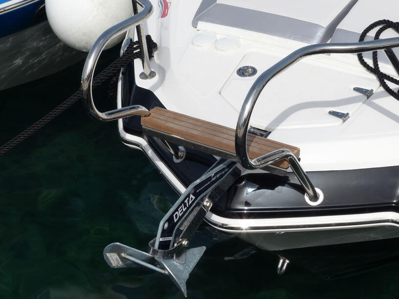 Motor boat 