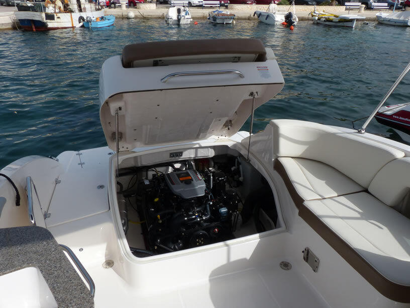 Motor boat 