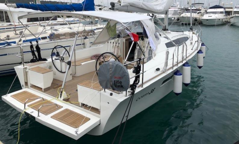 Sailing yacht 