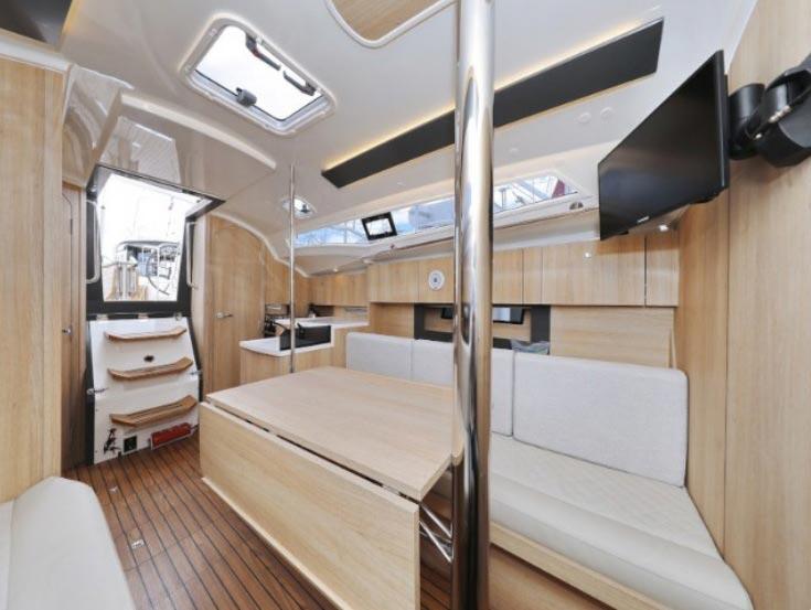 Sailing yacht 