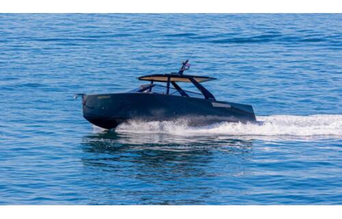 Motor boat 