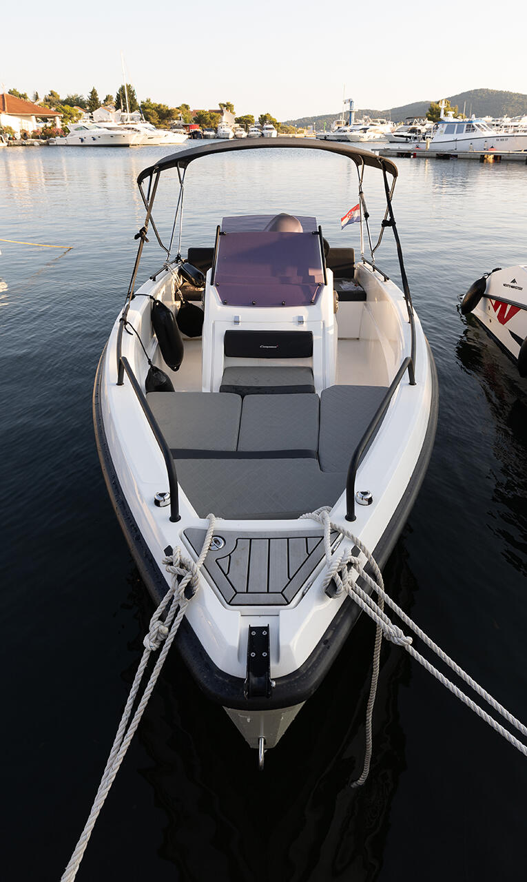 Motor boat 