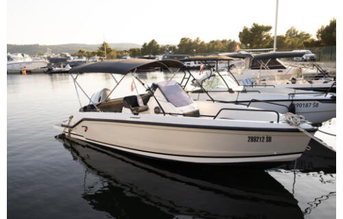 Motor boat 