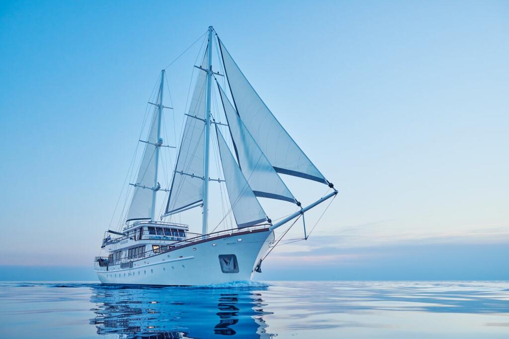 Luxury sailing yacht 