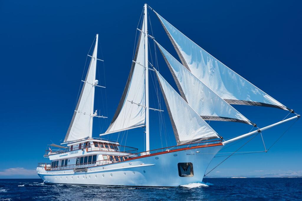 Luxury sailing yacht 