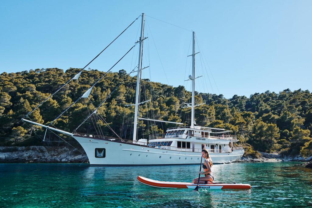 Luxury sailing yacht 