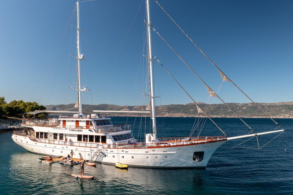 Luxury sailing yacht 