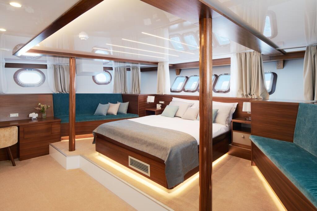 Luxury sailing yacht 