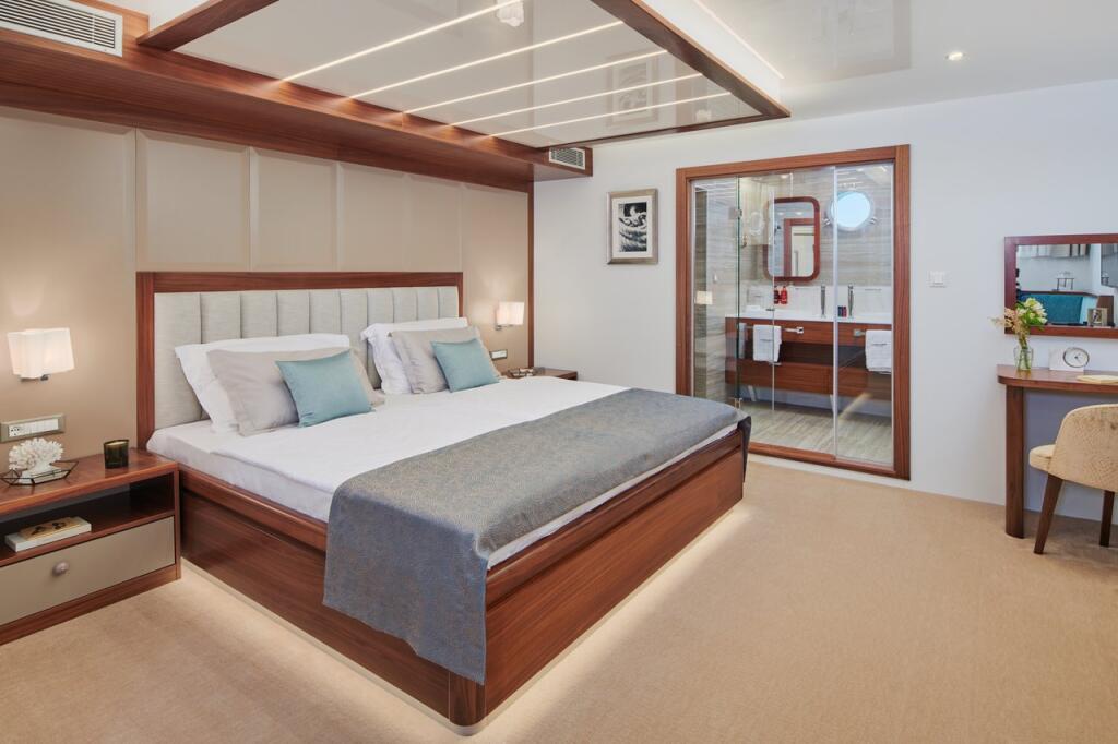 Luxury sailing yacht 