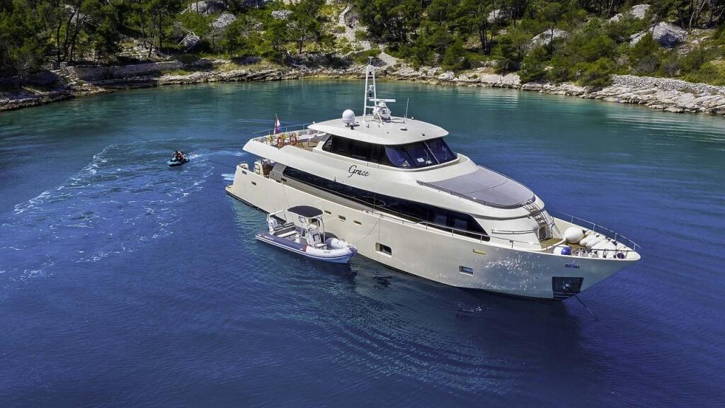 Luxury motor yacht 