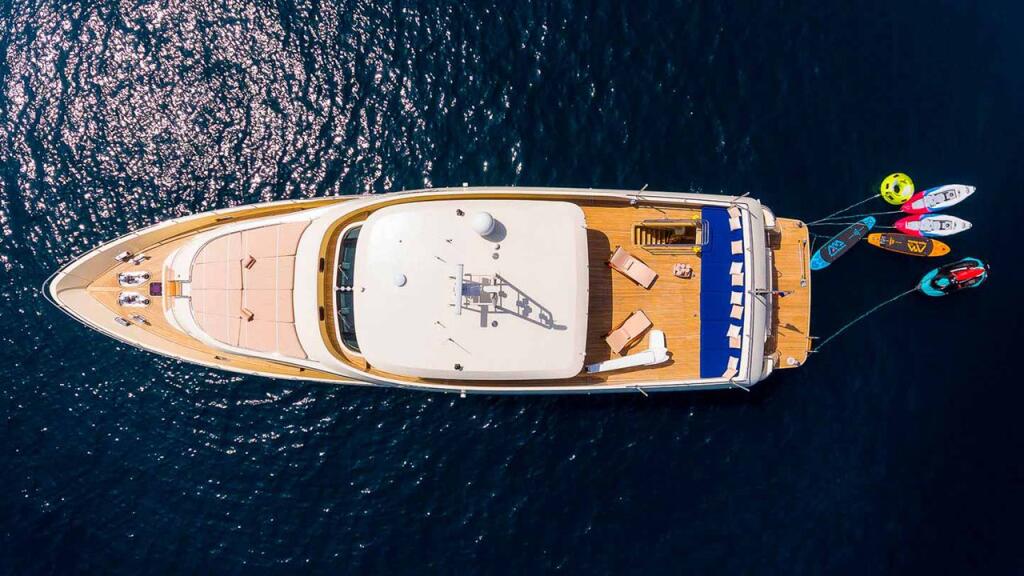 Luxury motor yacht 