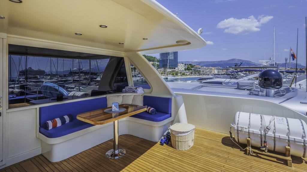 Luxury motor yacht 