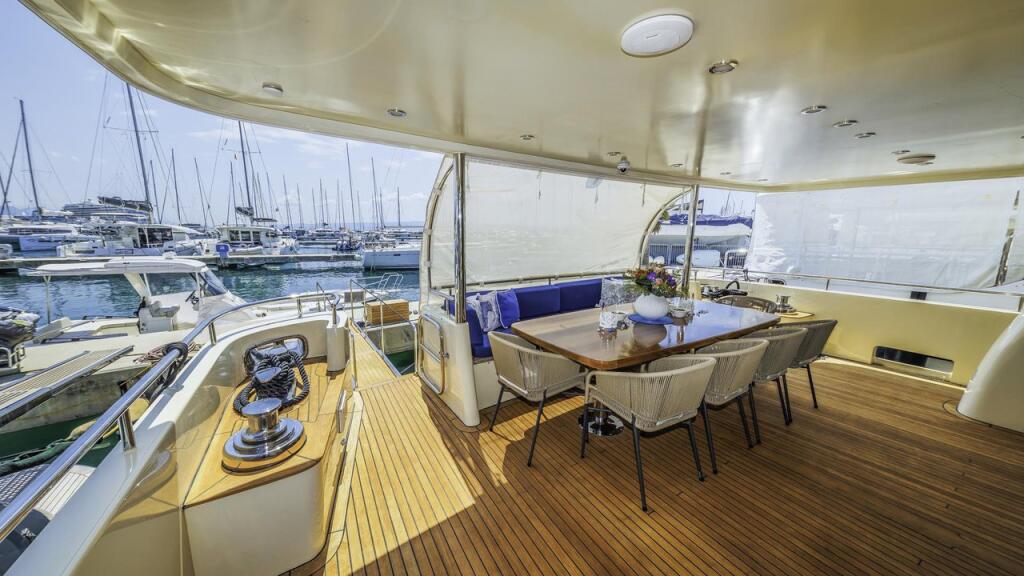 Luxury motor yacht 