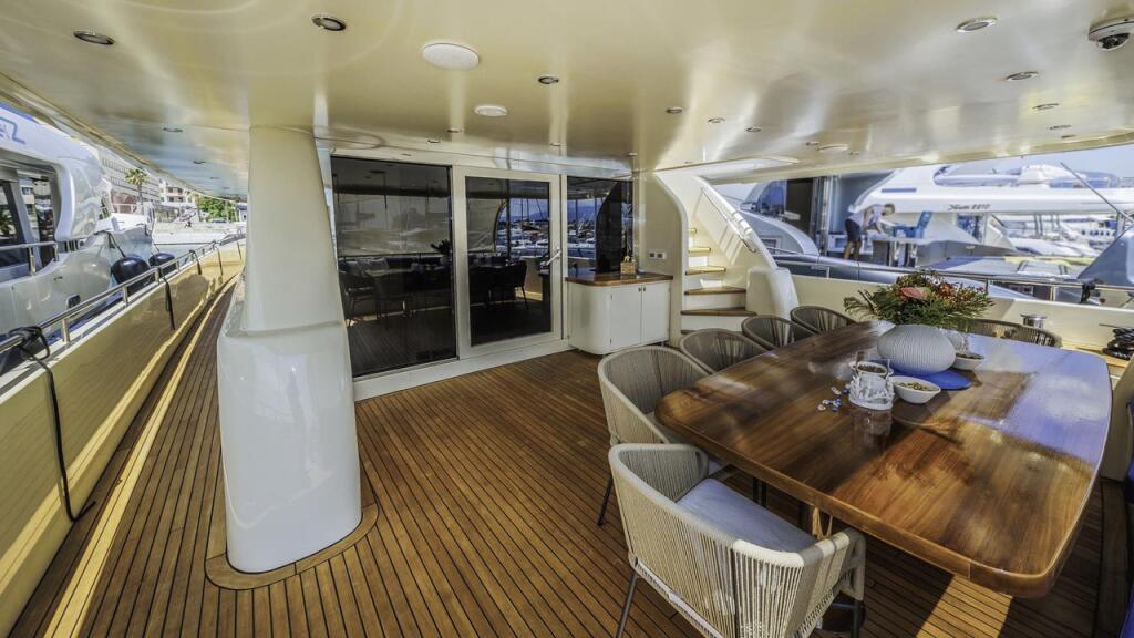 Luxury motor yacht 