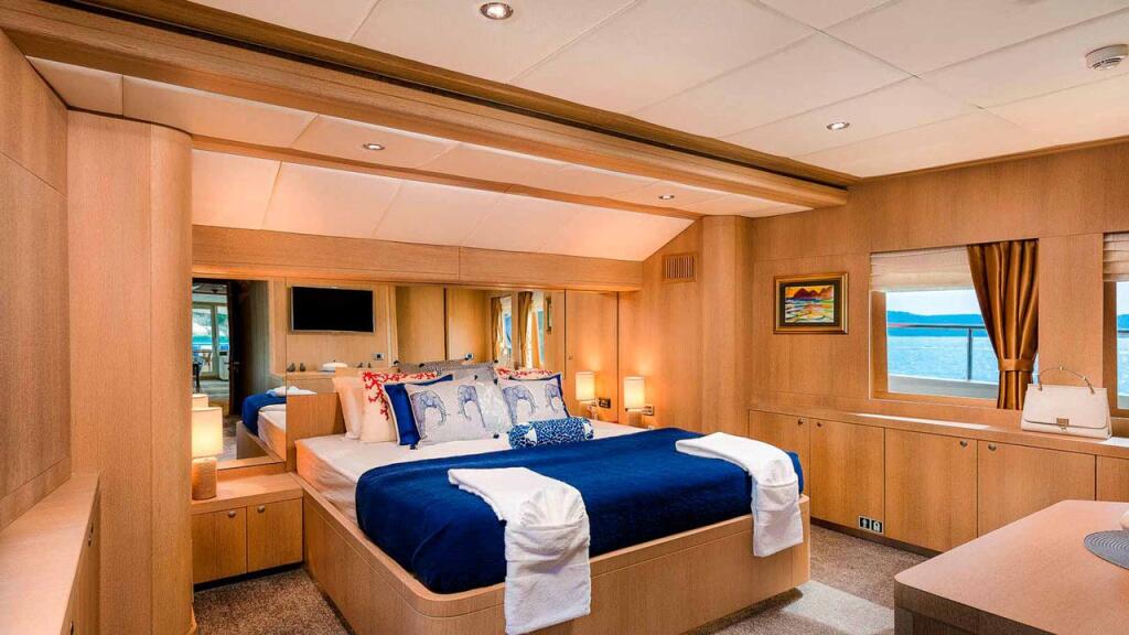 Luxury motor yacht 