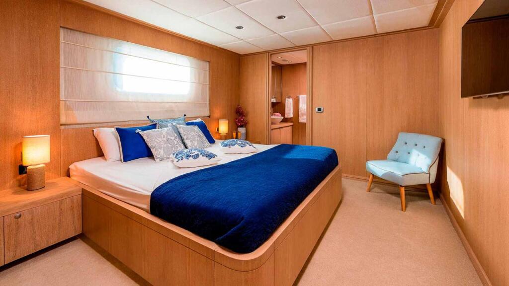 Luxury motor yacht 
