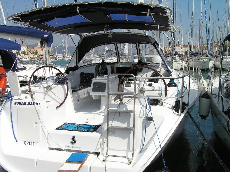 Sailing yacht 