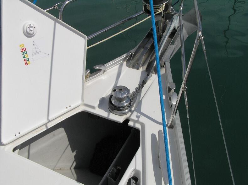 Sailing yacht 