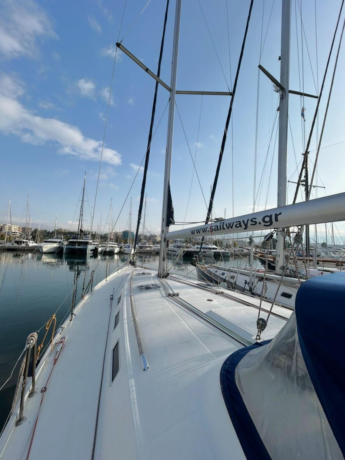 Sailing yacht 
