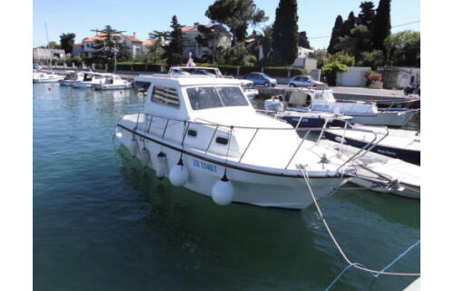 Motor boat 