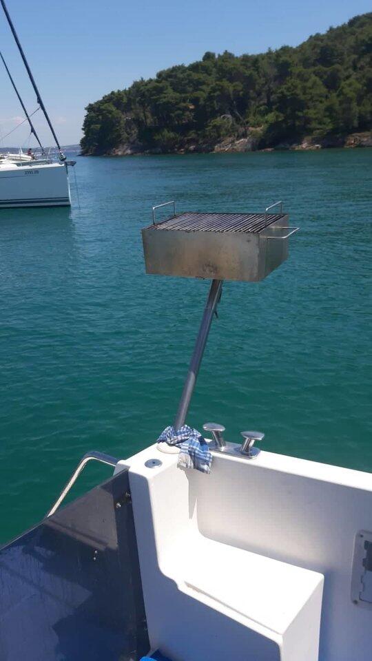 Motor boat 