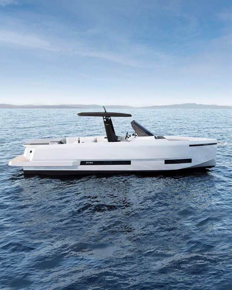 Motor boat 