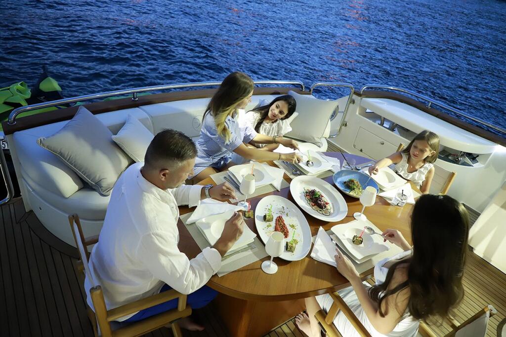 Luxury motor yacht 