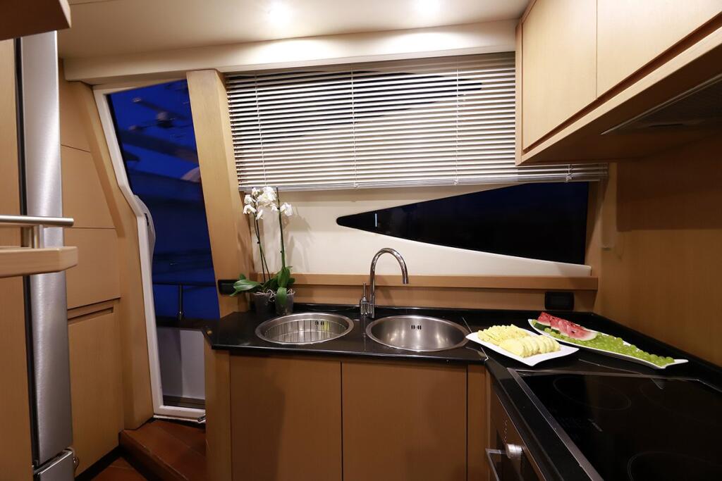 Luxury motor yacht 