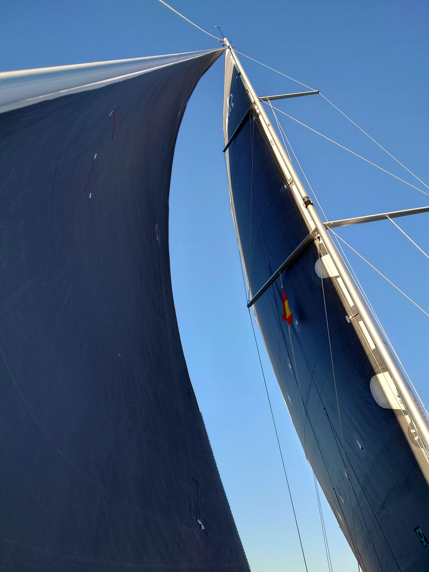 Sailing yacht 