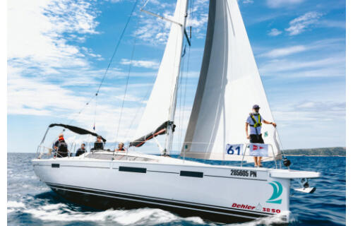 Sailing yacht 