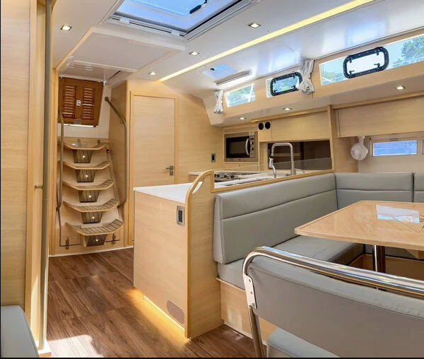 Sailing yacht 
