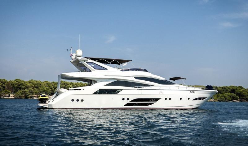 Luxus-Motoryacht 