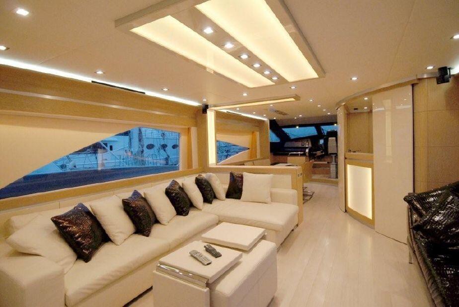 Luxus-Motoryacht 