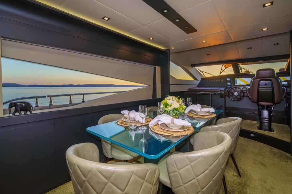 Luxury motor yacht 