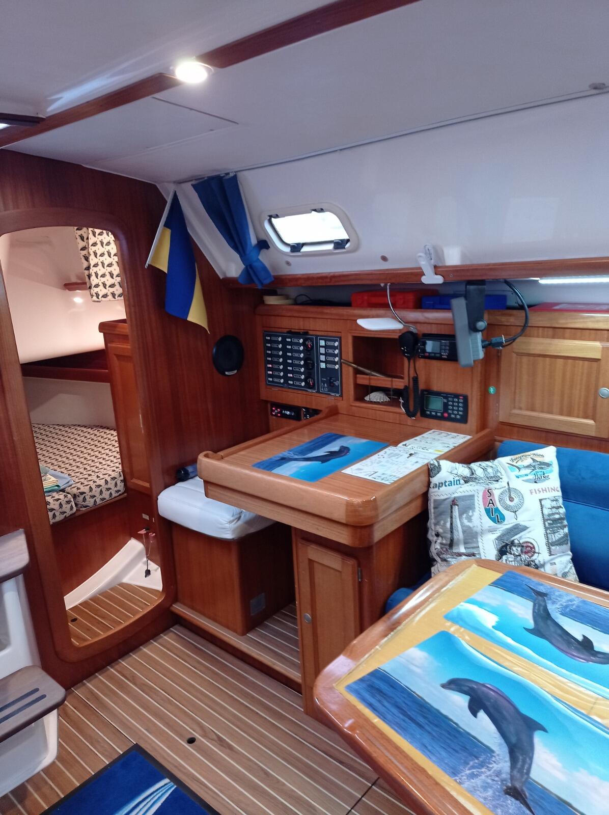 Sailing yacht 
